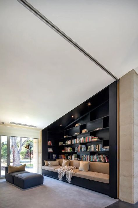 A Modernist Home in Australia Designed To Fit Into Its Surroundings - Mid Century Home Contemporary Living Room Chairs, Modernist Home, Modernist House, Mid Century Home, Century Home, Mid Century Modern Interiors, Floor To Ceiling Windows, Mid Century House, Book Shelf