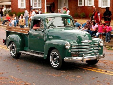 Chevy Trucks For Sale, Green Truck, Chevy 3100, Truck Storage, Vintage Pickup Trucks, Old Pickup, Old Pickup Trucks, Antique Trucks, Classic Pickup Trucks