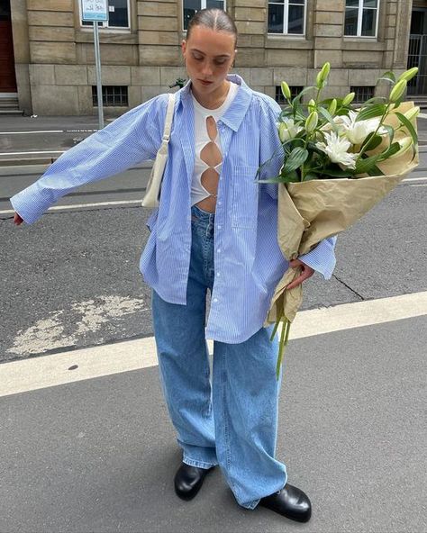 Oversize Button Down Shirt, Oversized Button Down Shirt Outfit, Nyc Outfits, Outfit Oversize, Oversized Button Down Shirt, Oversized Shirts, Oversized Jeans, Boston Clog, Birkenstock Boston