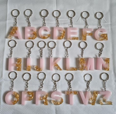 A half pink, half gold foil resin keyring, coloured with shimmering mica powder. This can be customised to any initial letter. This is a beautiful gift for a friend, child or family member, especially for those top up gifts or stocking fillers. These are a great size to fit in party bags as gifts. Resin Keyring, Diy Resin Keychain, Resin Keychain, Diy Resin, Mica Powder, Personalized Initials, Initial Letter, Stocking Fillers, Party Bags