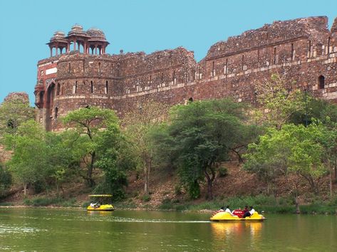 Old Fort in #Delhi - Key attractions & Quick Tips while visiting Purana Qila.. Sher Shah Suri, Purana Qila, Delhi Travel, Mughal Architecture, Old Fort, India Tour, Romantic Places, English Country House, Tourist Places