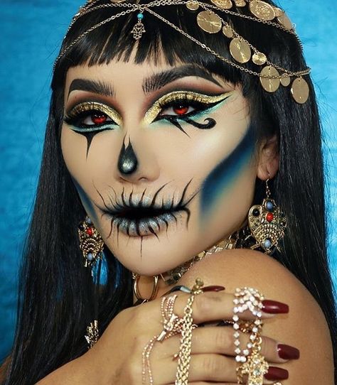 🧡SFX MUA Community on Instagram: “If looks could thrill 👑@xthuyle • We support both new & experienced MUAs as they go on their MUA journey!  Get featured READ BIO • We need…” Cleopatra Makeup Ideas, Cleopatra Halloween Makeup, Cleopatra Makeup, Cleopatra Halloween, Egyptian Makeup, Makeup Ideas For Halloween, Makeup For Halloween, Cute Halloween Makeup, Halloween Makeup Inspiration