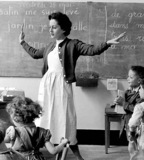 Teacher And Student Aesthetic, Elementary Teacher Aesthetic, Teacher Vision Board, Teacher Aesthetic, Literature Teacher, Robert Doisneau, Jobs For Teachers, Teaching Inspiration, Retro Kids