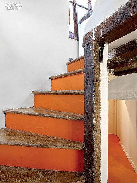 A Geometry Lesson: Paris Apartment by Mariarchi | The staircase combines oak treads and painted plywood risers. #design #interiordesign #interiordesignmagazine #architecture #staircase #wood Painted Staircase, Stairs Colours, Painted Plywood, Laundry Room Colors, Geometry Lessons, Painted Staircases, Parisian Architecture, The Staircase, Parisian Apartment