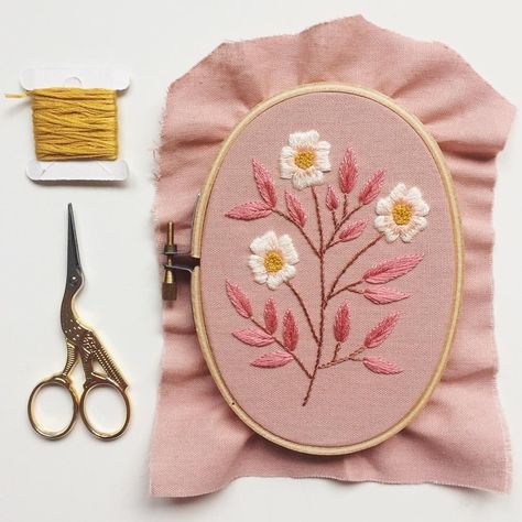 DMC on Instagram: “Pretty in pink 🌸 By @lyrastitch⁠ ⁠ #dmcthreads #dmcfloss #dmcembroidery #embroideryart #stitchersofinstagram #embroideredflorals…” Vintage Embroidery Transfers, Western Embroidery, Hand Embroidery Patterns Free, Floral Embroidery Patterns, Embroidery Transfers, Embroidery Patterns Vintage, Embroidery Patterns Free, 자수 디자인, Crewel Embroidery