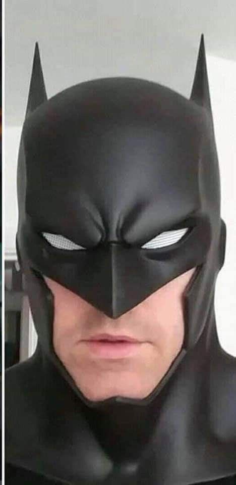 If this is a real Batman cowl, why can't the movie geeks make one that this comic book accurate? Batman Mask Template, Batman Helmet, Iron Batman, Batman Marvel, Real Batman, Batman Cowl, Batman Concept Art, Dc Costumes, Batman Comic Wallpaper