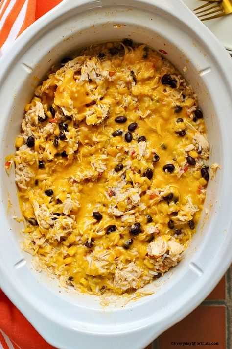 Santa Fe Crockpot Chicken, Mexican Chicken And Rice Crockpot, Chicken Rice Slow Cooker, Crockpot Chicken And Rice Recipes, Southwest Chicken And Rice, Crockpot Rice Recipes, Rice Crockpot, Chicken And Rice Crockpot, Santa Fe Chicken