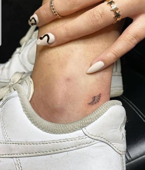 Top 91 Best Angel Wings Tattoo Ideas - [2020 Inspiration Guide] Tiny Foot Tattoos, Small Foot Tattoos, Ankle Tattoos For Women, Ankle Tattoo Small, Tattoo Trend, Foot Tattoos For Women, Tattoos For Women Flowers, Inspiration Tattoos, Small Meaningful Tattoos