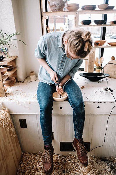 The Women's Workshop in Minneapolis offers woodworking classes and shop time for women and gender non-conforming makers. Lesbian Outfits, Dollar Store Diy Organization, Hobbies For Couples, Wood Crafting Tools, Woodworking Books, Woodworking Classes, Trendy Winter, Teds Woodworking, Women's Summer Fashion