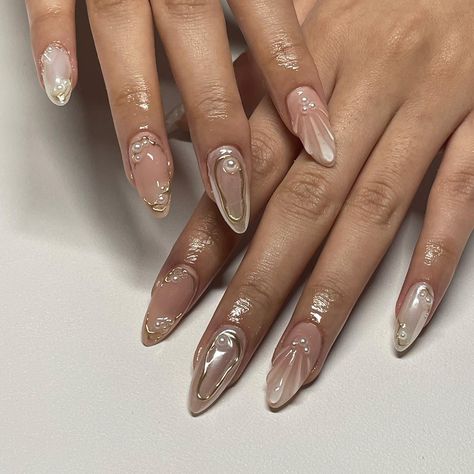 🧚 Ib: @amys.clients Nail Design Pearls, Acrylic Nails With Pearls, Pearly Nails, Long Nails Design, Coachella Nails, Nail Pearl, Design Nails Art, Nude Nail Art, Nude Nail