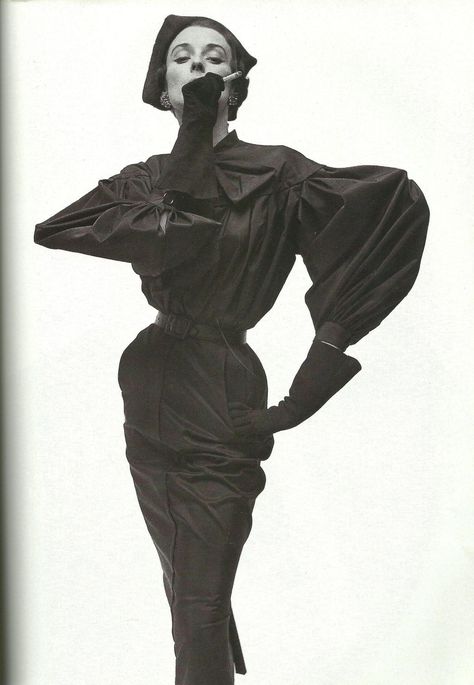 . Dorian Leigh, Vintage Balenciaga, Balenciaga Dress, Irving Penn, Balenciaga Fashion, Cristóbal Balenciaga, Fashion 1950s, Vintage Fashion Photography, Foto Vintage