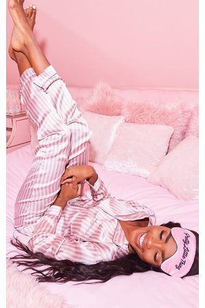 Lounge Wear Photoshoot, Nighty Night Dress, Pink Silk Pajamas, Silk Pjs, Satin Pj Set, Pyjama Satin, Pink Pajamas, Satin Pyjama Set, Satin Pajamas