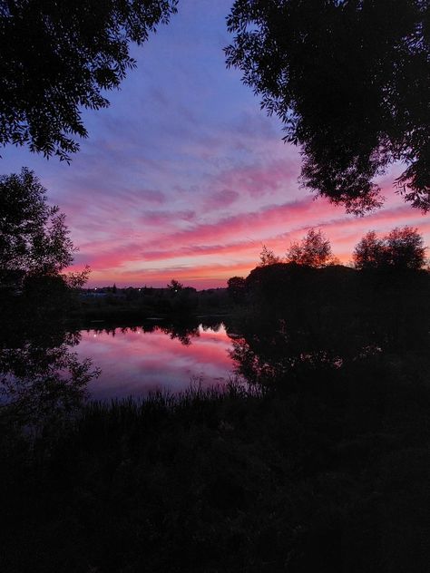 Sunset on the river, cottage core, golden hour, sky, nature aesthetic Joslyn Core Aesthetic, Ryder Core Aesthetic, Katharine Core Aesthetic, Emmie Core Aesthetic, Shirley Core Aesthetic, Kirsten Core Aesthetic, Bailee Core Aesthetic, Kaley Core Aesthetic, Benjamincore Aesthetic