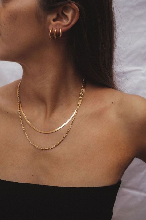 All Gold Jewelry Aesthetic, Gold Chain Stacking Necklace, Stacking Gold Jewelry, Style Gold Jewelry, Minimalist Gold Jewelry Earrings, Stacking Jewelry Ideas, Women’s Gold Jewelry, Gold Jewelry Stacking, Jewelry Accessories Ideas Style