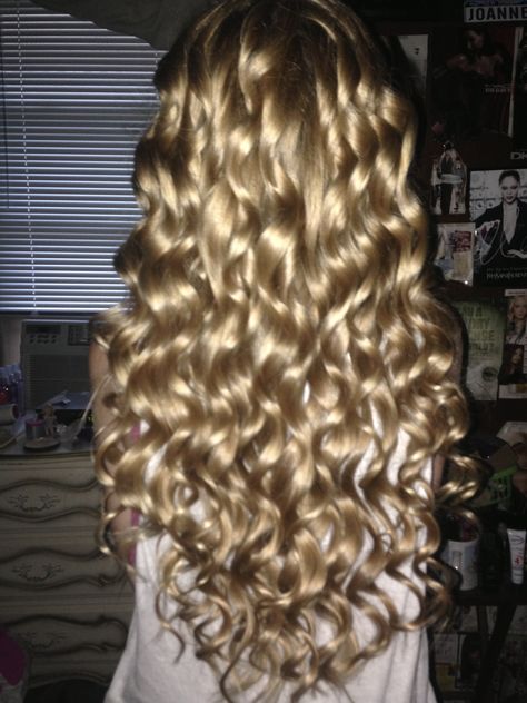 Curly Blonde Hair, Hair Stylies, Long Blonde, Long Blonde Hair, Hair Inspo Color, Silky Hair, Long Curly Hair, Shiny Hair, Long Curly