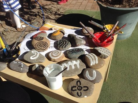 Aboriginal symbols on rocks for children to play with. NAIDOC week. Perspective Activities, Aboriginal Garden, Painting Symbols, Aboriginal Craft, Aboriginal Activities, Reconciliation Week, Aboriginal Art For Kids, Aboriginal Symbols, Indigenous Studies