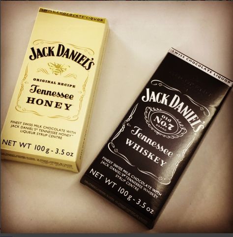 Jack Daniels Tennessee Honey and Whiskey Bars Jack Denial, Jack Daniels Chocolate, Jack Daniels Tennessee Honey, Jack Daniels Recipes, Whiskey Bars, Jack Daniels Drinks, Jack Daniels Honey, Tennessee Honey, Pretty Alcoholic Drinks