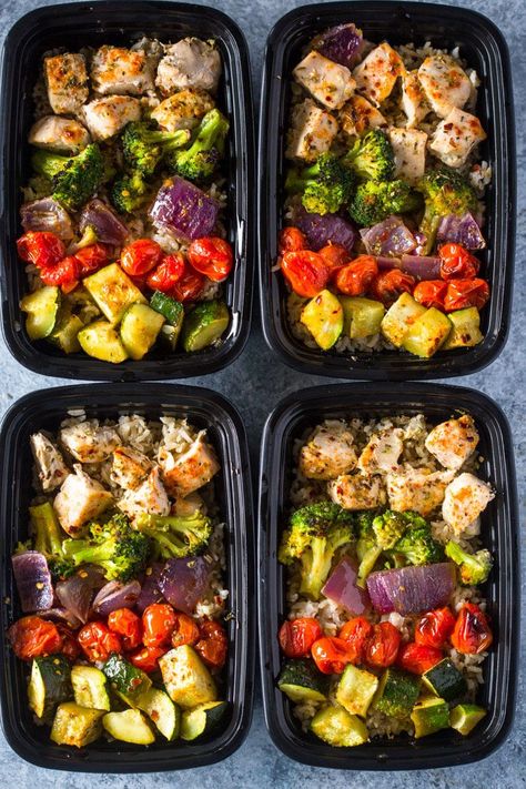 These Whole30 meal prep recipes will make your Whole30 lunches and Whole30 breakfasts SO much easier. Instead of having no idea what to do for lunch, these Whole30 meal prep recipes will leave you stoked about breakfast and dinner! #whole30 #whole30recipes #mealprep #mealprepsunday #whole30approved Pasti Fit, Meal Prep On Fleek, Comidas Fitness, Salad Meal Prep, Resep Diet, Idee Pasto, Chicken Meal Prep, Prepped Lunches, Meal Prep Bowls