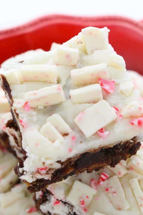 Enjoy making our chocolate brownies with white chocolate peppermint ganache recipe from scratch. These brownies are so fudgy and delightfully chewy on their own, but when you frost them with the white chocolate peppermint ganache, they are out of this world. #brownies #homemadebrownies #peppermintbrownies #frostedbrownies #whitechocolatepeppermint #ganache White Chocolate Peppermint Ganache, Brownies With White Chocolate, Peppermint Ganache, Mint Frosting, Peppermint Dessert, Peppermint Recipes, White Chocolate Peppermint, Brownie Frosting, Peppermint Brownies