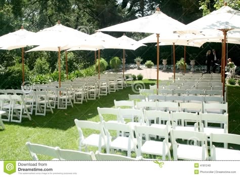 Sunbrellas for day time wedding Courtyard Wedding, Wedding Reception Planning, Romantic Outdoor Wedding, White Umbrella, Outdoor Wedding Photography, Umbrella Wedding, Rainy Wedding, Outside Wedding, Outdoor Wedding Ceremony