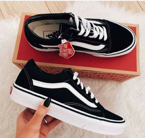 #wattpad #fanfiction Willow mares is the younger sister of bobby mares she decides to live in the house with jc , kian , Corey, franny and bobby. The Webb brothers come to stay what will happen next .... Wonder Woman Shoes, Vans Vintage, Tenis Vans, Sneaker Outfits, Mode Tips, Sneakers Vans, Fresh Shoes, Hype Shoes, Vans Sneakers