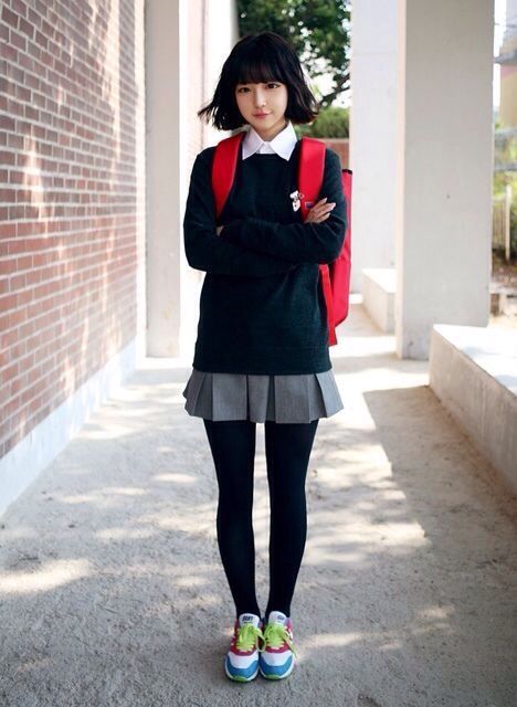 Asian school uniform 일본 패션, Korean Fashion Winter, Foto Poses, Girls Uniforms, Outfit Trends, 여자 패션, Kawaii Fashion, Japanese Fashion, Young Woman