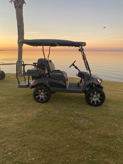 Golf Carts Aesthetic, Luxury Golf Cart, Golf Cart Aesthetic, Golf Cart Beach, Dream Mansion, Classic House Design, House Design Pictures, Bike Pic, Go Carts