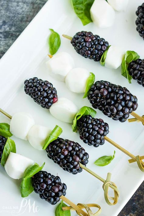 A fresh, light appetizer that's simple and easy to make, Blackberry Bites Paper Cup Appetizers, Horderves Appetizers, Shower Recipes, Last Minute Appetizer, Fruit Appetizers, Light Appetizers, Party Snack, Appetizer Bites, Shower Food