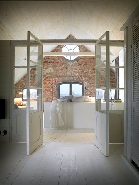 via Danish Streets Brick Bathroom Wall, Exposed Brick Bathroom, Brick Tiles Bathroom, Attic Bathrooms, Bedroom Extension, Shaker House, Brick Bathroom, Rustic Loft, Interior Design Minimalist