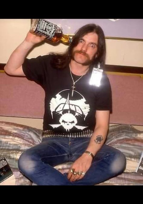 Lemmy wearing a VOIVOD t shirt!!!! Surprised I found this Ray Palmer, Lemmy Kilmister, 10th Anniversary, Hotel Room, World Tour, Photo Credit, I Love, New York, Hotel