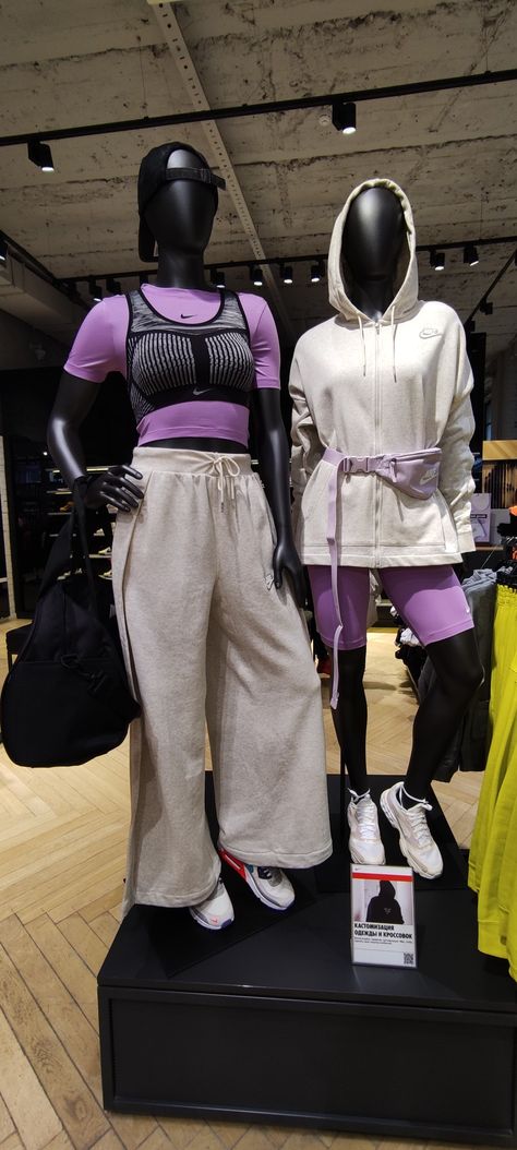 Adidas Visual Merchandising, Nike Visual Merchandising, Vm Nike, Nike Merch, Mannequin Styling, Apparel Aesthetic, Clothing Store Design, Reebok Women, Visual Merchandising