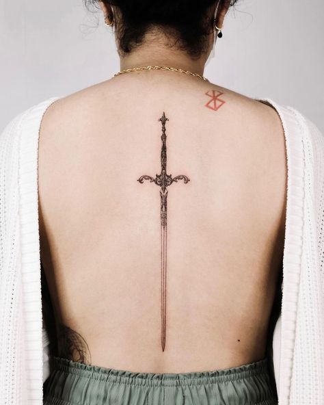 아와 [AWA] on Instagram: “Long Sword 🗡” Long Spine Tattoos For Women, Girl Back Tattoos, Spine Tattoos For Women, Swords Medieval, Spine Tattoo, Back Tattoo Women, Spine Tattoos, Back Tattoos, Simplistic Tattoos