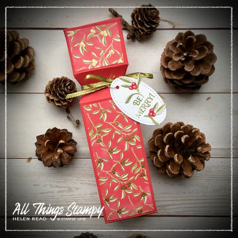 Alternative To Christmas Crackers, Gift Box Tutorial, Box Tutorial, Christmas Crackers, Festive Tables, Bon Bon, Christmas Gift Box, Box Template, Christmas Box