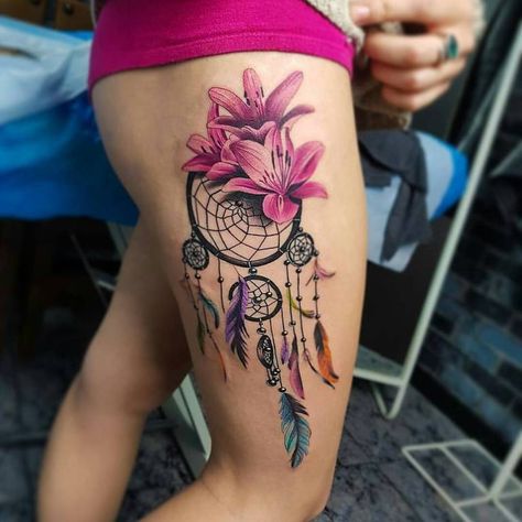 Watercolor Dreamcatcher Tattoo, Atrapasueños Tattoo, Dream Catcher Tattoo Design, Dream Catcher Tattoo, Best Tattoos For Women, Thigh Tattoos, Thigh Tattoos Women, Feather Tattoos, Sleeve Tattoos For Women