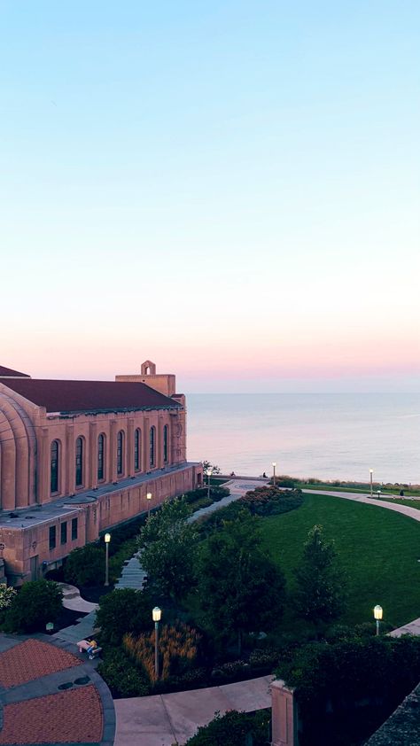 Chicago College Aesthetic, Loyola Chicago Aesthetic, Loyola University Chicago Aesthetic, Luc Aesthetic, City Girl Life, Good Vibes Wallpaper, Loyola University Chicago, College Vision Board, Chicago Aesthetic