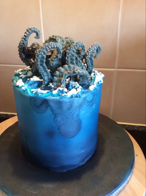 Kraken Party Ideas, Kraken Theme Party, Kraken Birthday Cake, Sea Beast Birthday Party, Kraken Birthday Party, Meerkat Party, Kraken Party, Kraken Cake, Under Sea Cake