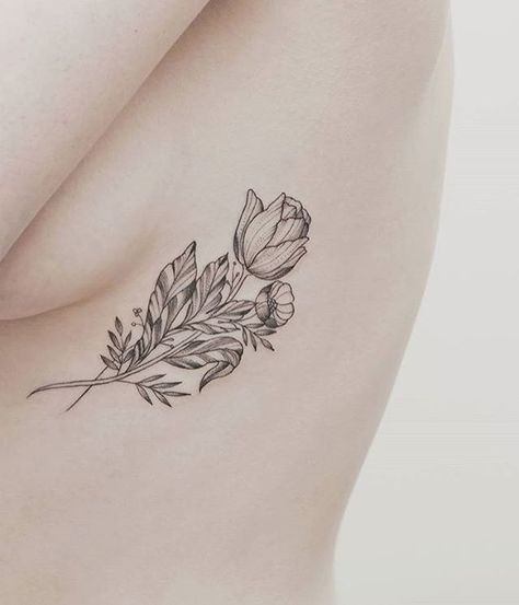 Tulip Linework Flower Tattoos For Women, Tulip Tattoo, Tattoo Thigh, Rune Tattoo, Most Popular Tattoos, Time Tattoos, Tattoos Gallery, Skin Art, Piercing Tattoo