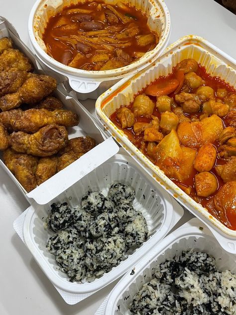 Korean Food Delivery, Yummy Comfort Food, Itzy Yeji, Recipes From Heaven, Food Obsession, Korean Food, Food Delivery, Pretty Food, Food Cravings