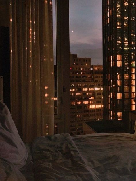 night time in a city looking out your bedroom window Apartamento New York, Furniture Apartment, Style College, Apartment View, Rooms Decor, City At Night, Apartment Organization, Nyc Aesthetic, Nyc Life