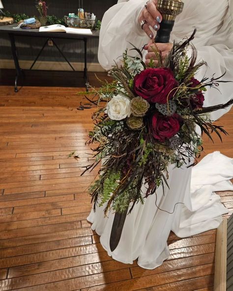 SLAYING with this sword bouquet!! #bouquet #wedding #bridal Bride Bouquets Cascade, Wedding Swords, Dnd Wedding, Winter Wonderland Wedding, Wonderland Wedding, Wedding Vibes, Bride Bouquets, Bouquet Wedding, Wedding Board