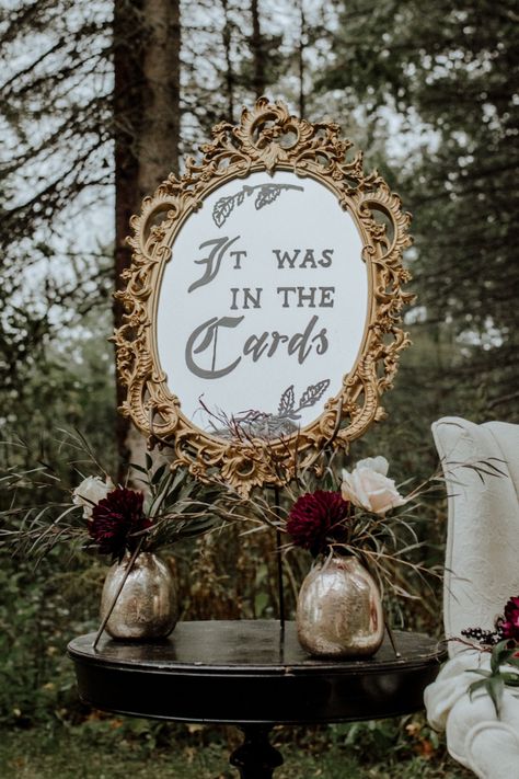 Late Fall Tarot Cards and Halloween Inspired Wedding Ideas #weddinginspiration #weddingsign #itwasinthecards #mirrorweddingsign Kad Perkahwinan, Wiccan Wedding, Hiasan Perkahwinan, Gothic Wedding Theme, Witch Wedding, Dark Wedding Theme, Pagan Wedding, Pineapple Punch, Halloween Themed Wedding