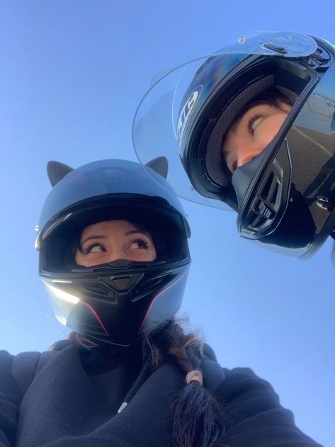 Motorcycle Couple, Motocross Love, Image Moto, Biker Photoshoot, Motorcycle Aesthetic, Biker Aesthetic, Truth Or Dare, Biker Love, Pretty Bike