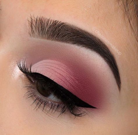 — red-r0ses: www.instagram.com/sandratalundzich Machiaj Smokey Eyes, Rosa Make-up, Make Up Mata, Make Up Designs, Mekap Mata, Pink Eye Makeup, Smink Inspiration, Beauty Make-up, Makijaż Smokey Eye