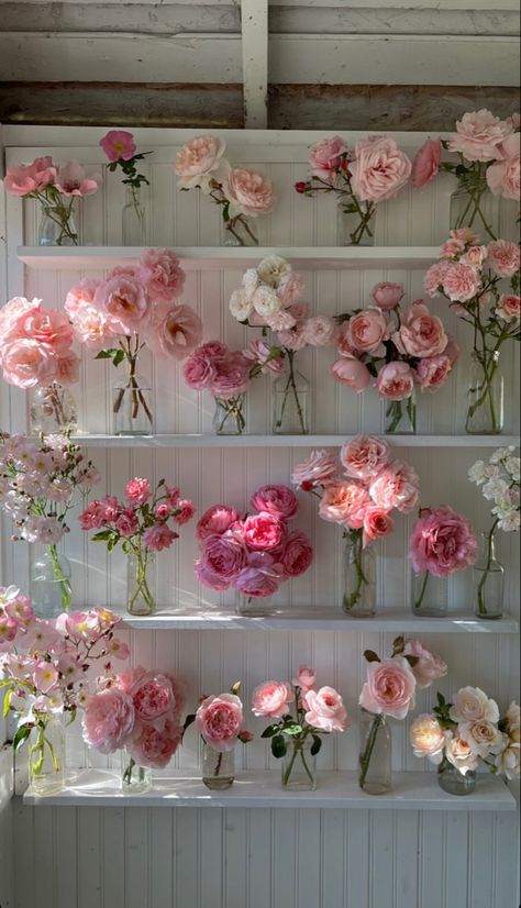 Karton Design, Deco Champetre, Boquette Flowers, David Austin Roses, Flower Therapy, Beautiful Bouquet Of Flowers, Deco Floral, Amazing Flowers, Love Flowers