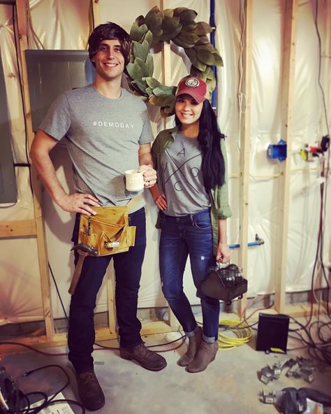 Chip and Joanna Gaines Halloween! Chip And Joanna Gaines Costume, Price Is Right Costume, Chip Costume, Halloween Costumes 2016, Chip And Jo, Diy Halloween Costume, Chip And Joanna Gaines, Halloween Costumes For Couples, Family Halloween Costumes