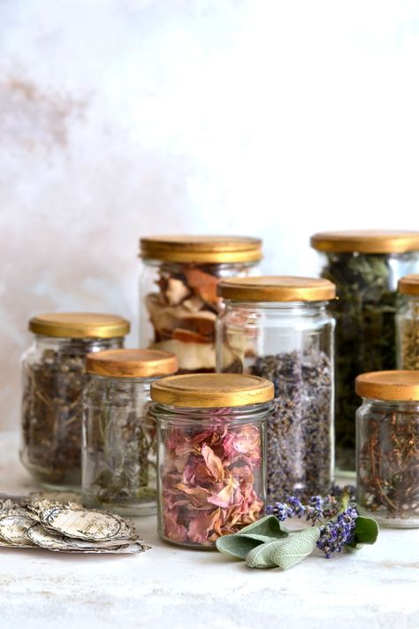 Herb Apothecary, Diy Apothecary Jars, Diy Apothecary, Recycled Jars, Herb Jar, Witch Herbs, Apothecary Labels, Herbs Spices, Herbal Apothecary