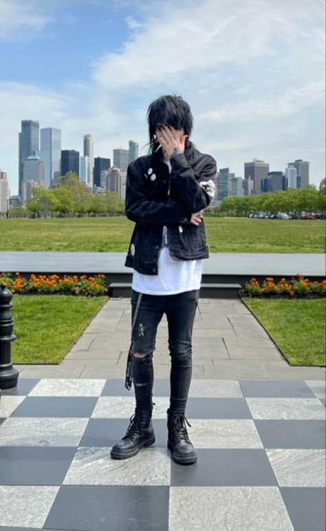 emo boyfriend Emo Outfits For Guys, Emo Style 2000s, Emo Boys 2000s, 2000s Outfits Ideas, Cute Emo Guys, Emo Fits, Emo Boyfriend, Emo Love, 2000s Outfit