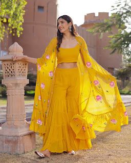 Outfit For Haldi Function, Women Sharara, Cape Sharara, Wedding Wear Pakistani, Haldi Outfits, Haldi Outfit, Long Tunic Dress, Western Wear Dresses, Sharara Suits