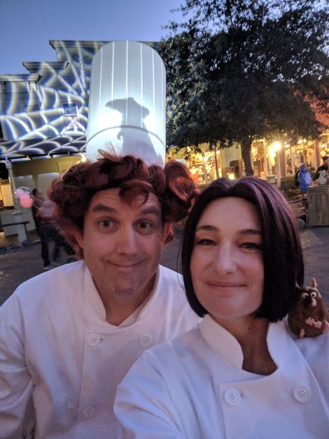 Linguini and Colette cosplays from Ratatouille Collette And Linguini Costume, Linguini And Colette Costume, Colette Ratatouille Costume, Collette Ratatouille Costume, Linguine Costume, Ratatouille Cosplay, Colette And Linguini, Ratatouille Colette, Ratatouille Couple Costume