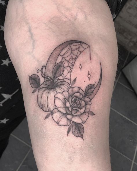 Moon And Pumpkin Tattoo, Pumpkin Moon Tattoo, Feminine Halloween Tattoos, Spooky Moon Tattoo, Spooky Pumpkin Tattoo, Pumpkin Tattoo Ideas, Spooky Floral Tattoo, Jackolantern Tattoo, Pumpkin Tattoos